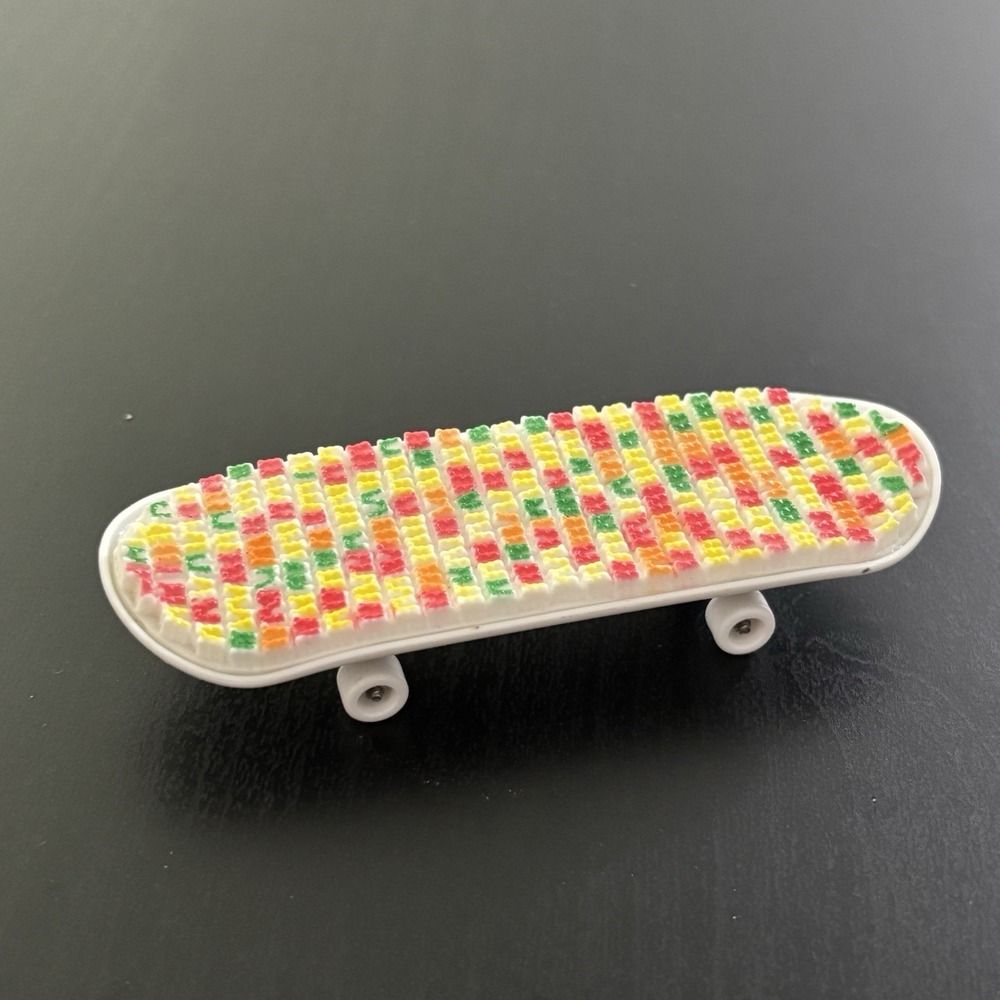 Braille Sk8 Mini Mystery‎ Series 1 Skateboarding Fingerboard Gummy Bear Griptape